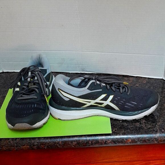 Asics Gel-Cumulus 20 Sneakers...Almost New...Size 7.5 - Picture 1 of 7